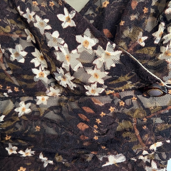 ☀️ Stunning top - brown with flowers - Picture 2 of 7